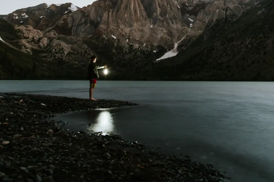 Lampade da campeggio: come scegliere e 3 consigli per gli acquisti