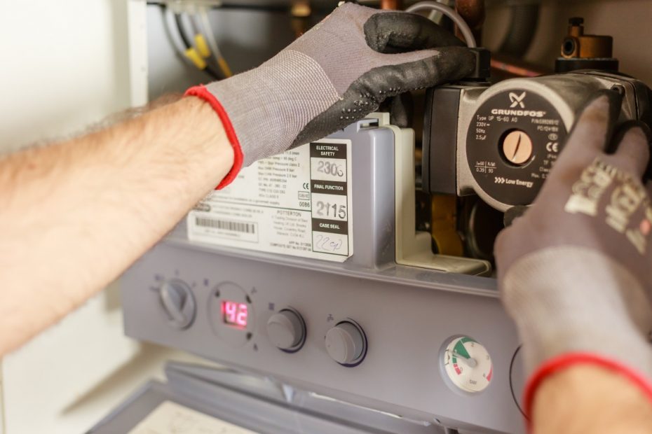 boiler gas mani guanto manutenzione